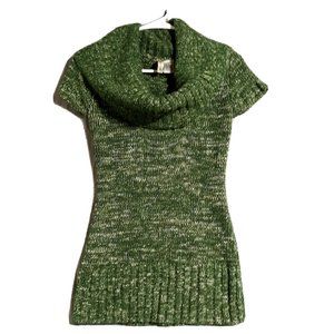 Womens Daisy Brand Sweater Green Scoop neck sweater size M short sleeve sweater.